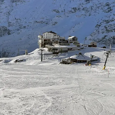 Lo Stambecco Otel