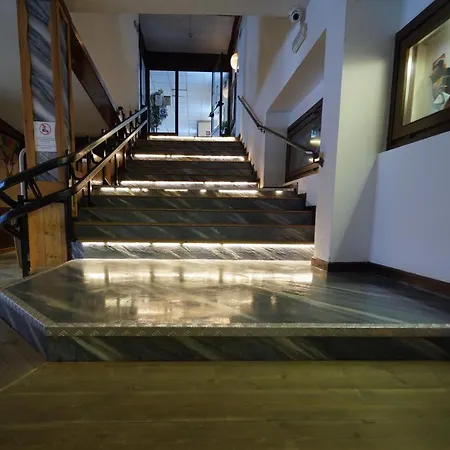 Otel Lo Stambecco 3*