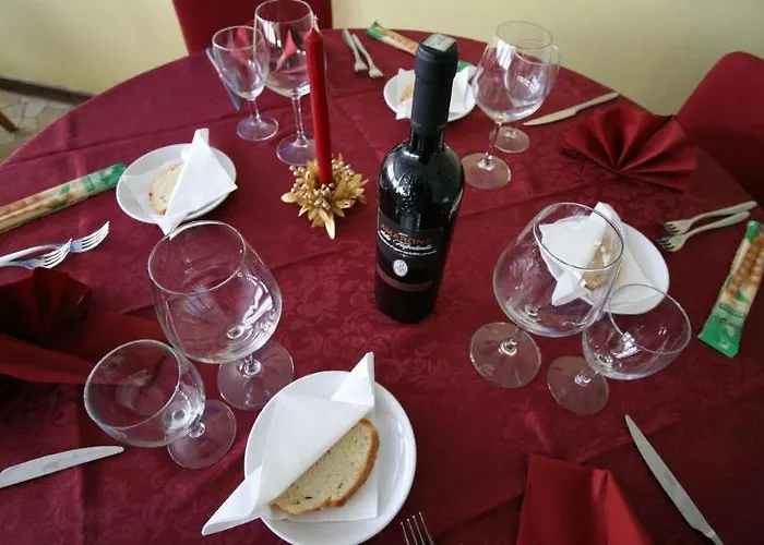 Lo Stambecco فندق بيريوِل تْشيرفينيا