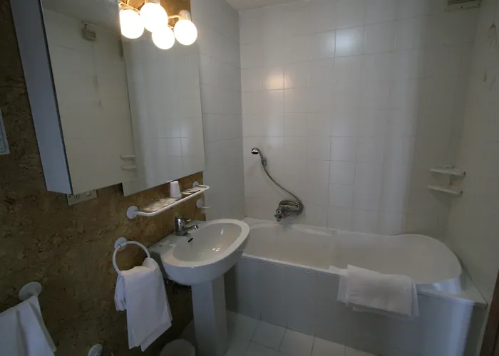 Lo Stambecco מלון ברויל-קרוויניה