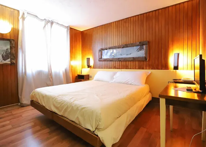 מלון Lo Stambecco ברויל-קרוויניה