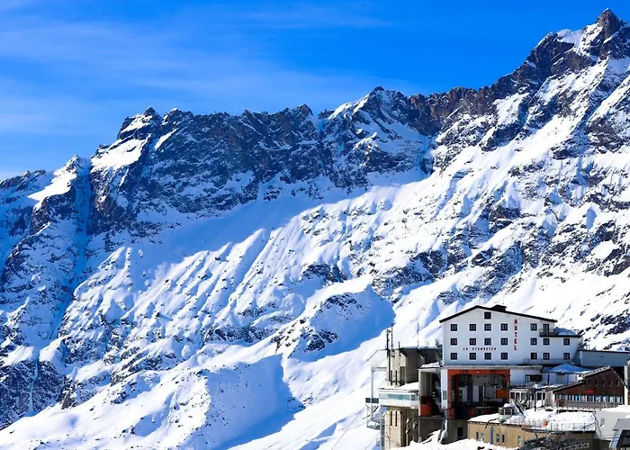 Lo Stambecco فندق 3*